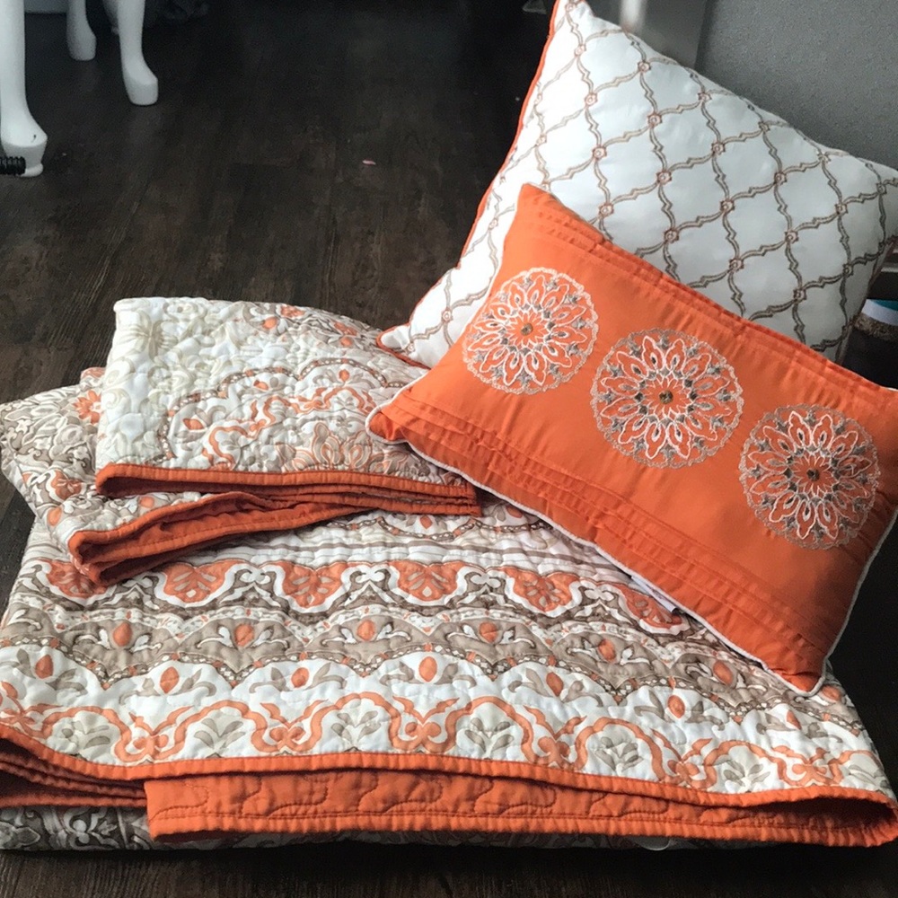 Orange quilt set with decorative pillows